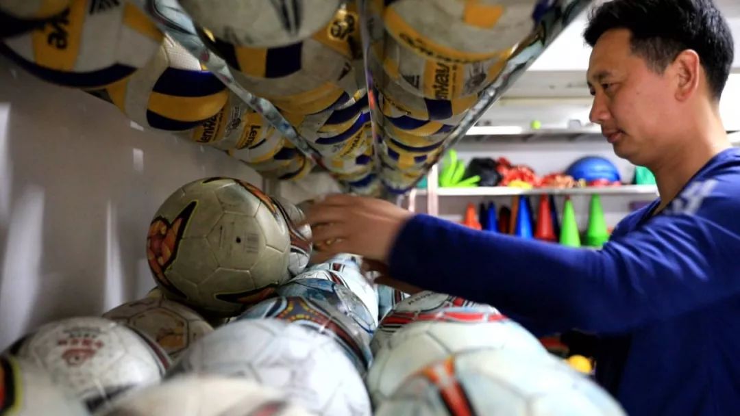 向劳动模范们致敬,向全国所有的劳动模范致敬