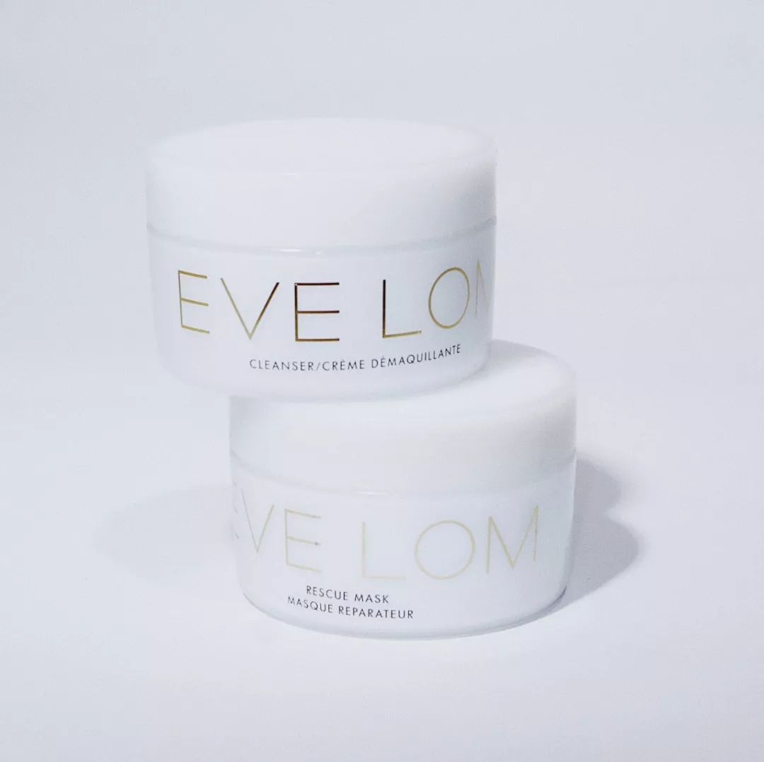 20岁出头应该拥有多少钱,20岁只有一万块正常吗