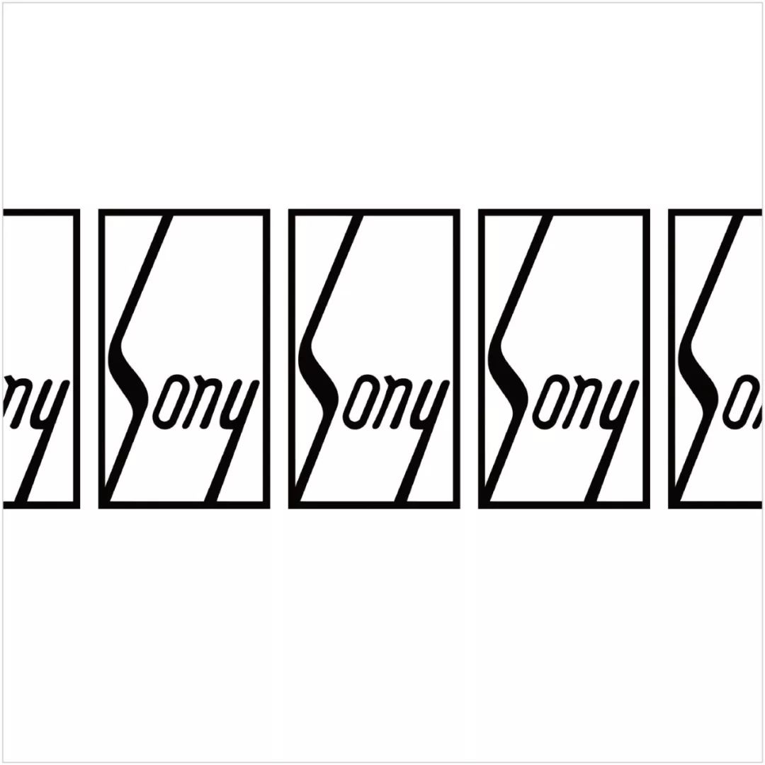 百褶裙搭配老爹凉鞋,秋冬新款时尚拼接百褶裙