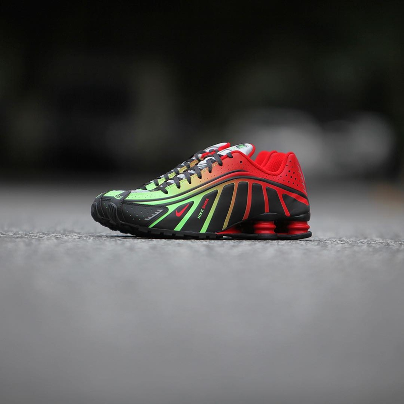 nike鞋面彩色斑点,nike鞋面发光