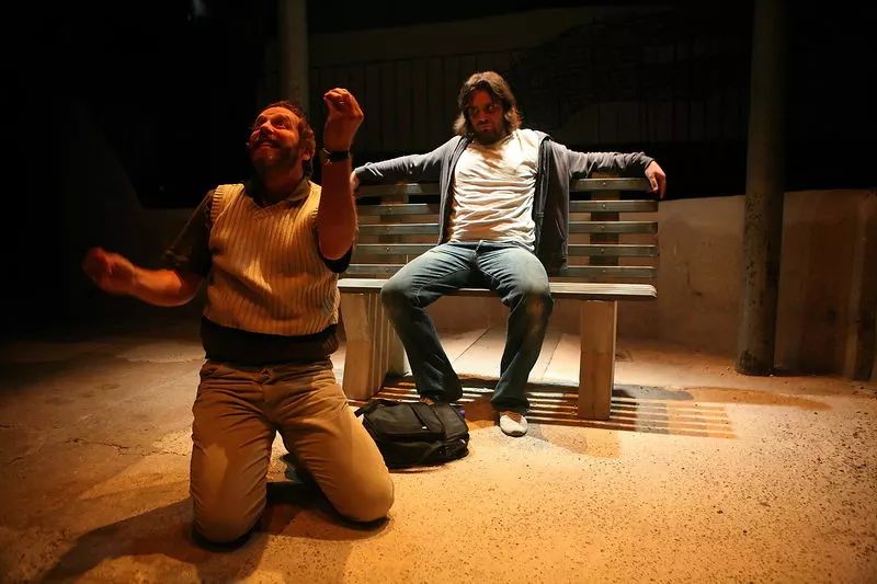 《在家在动物园》：现代社会人类的异化与隔绝