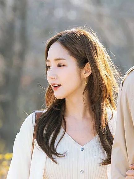 美人计|朴信惠和允儿的发色真显肤白啊！