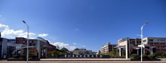 中专逆袭故事,职校的故事