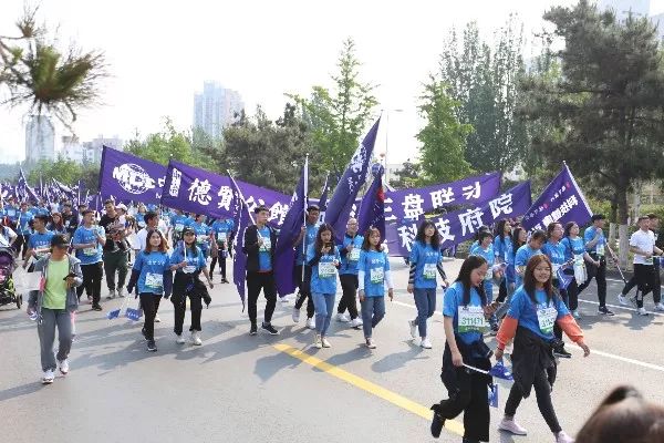 秦皇岛马拉松开跑完整视频,秦皇岛马拉松抢眼镜头