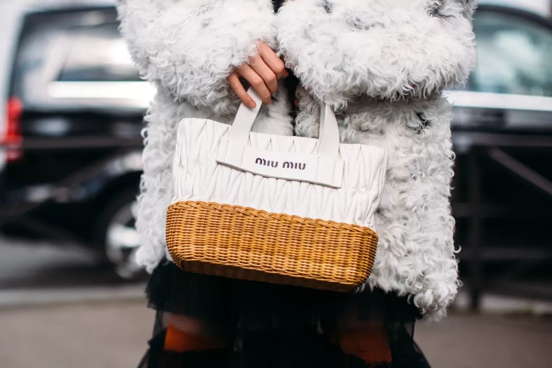 喜提限量版lv包包,喜提斜挎包