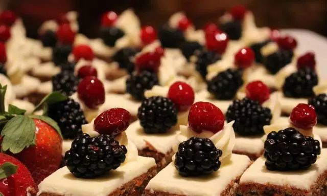 AreYouReady~~~第六届桑果紫酒节火爆来袭！采桑葚，赏演出，如此“葚”好！