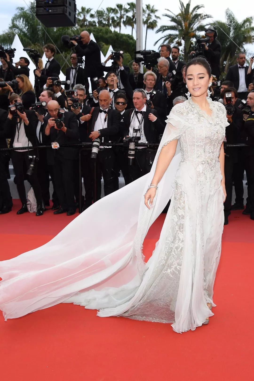 戛纳朱一龙入选作品,戛纳朱一龙白西装