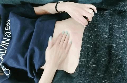 没有哪个女人能“笑”着走出这段时光，所有完美人设都是假装。