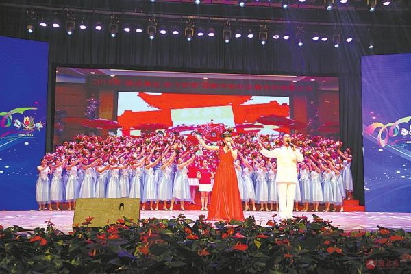 砥砺前行二十载奋楫扬帆谱新篇,砥砺奋进七十载继往开来谱新篇