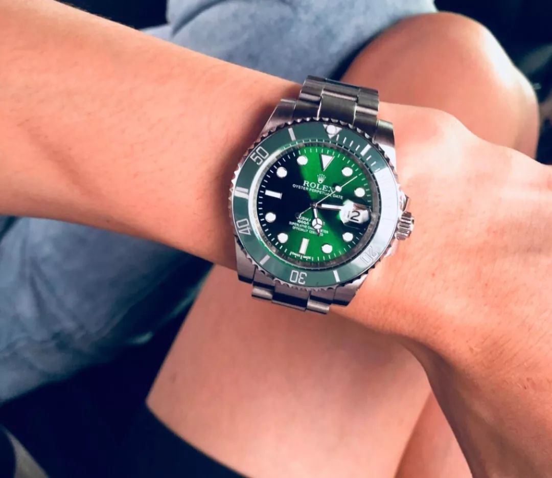 戴名表和品牌包的女人,拎爱马仕的女人去哪逛街