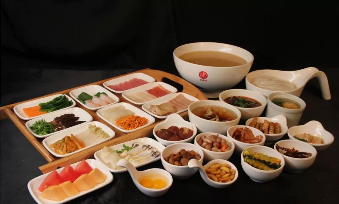 昆明吃过桥米线最好的地方,云南昆明潮玩店