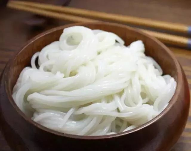 昆明吃过桥米线最好的地方,云南昆明潮玩店