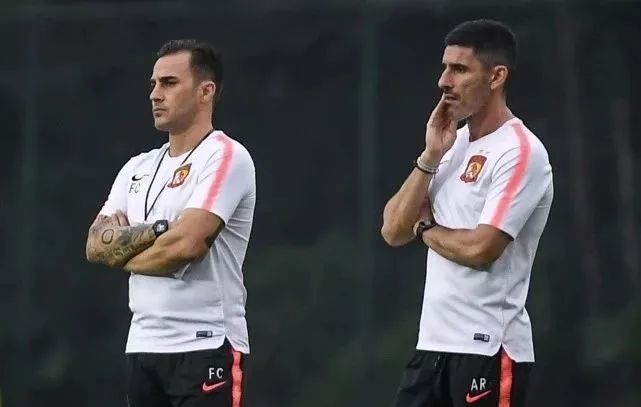 众志成城拼下关键一胜广州恒大晋级亚冠16强卡帅上演执教恒大代表作球员肩挑球队责任让人动容