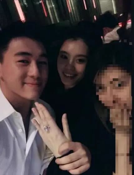 这才结婚不到两个月……他俩已经被网友盖章不幸福了？