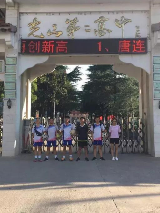 光山县慧泉中学足球队征战第四届“市长杯”侧记