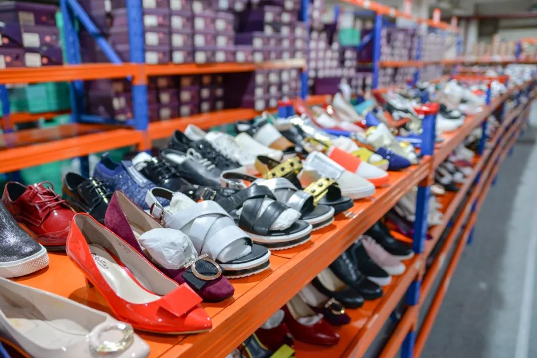 全场1折起！特步、金利来、碟愫、莱尔斯丹鞋子大特卖，最便只要50元！