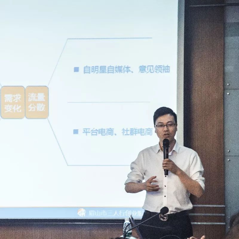 看表演吃美食,看表演吃自助的地方