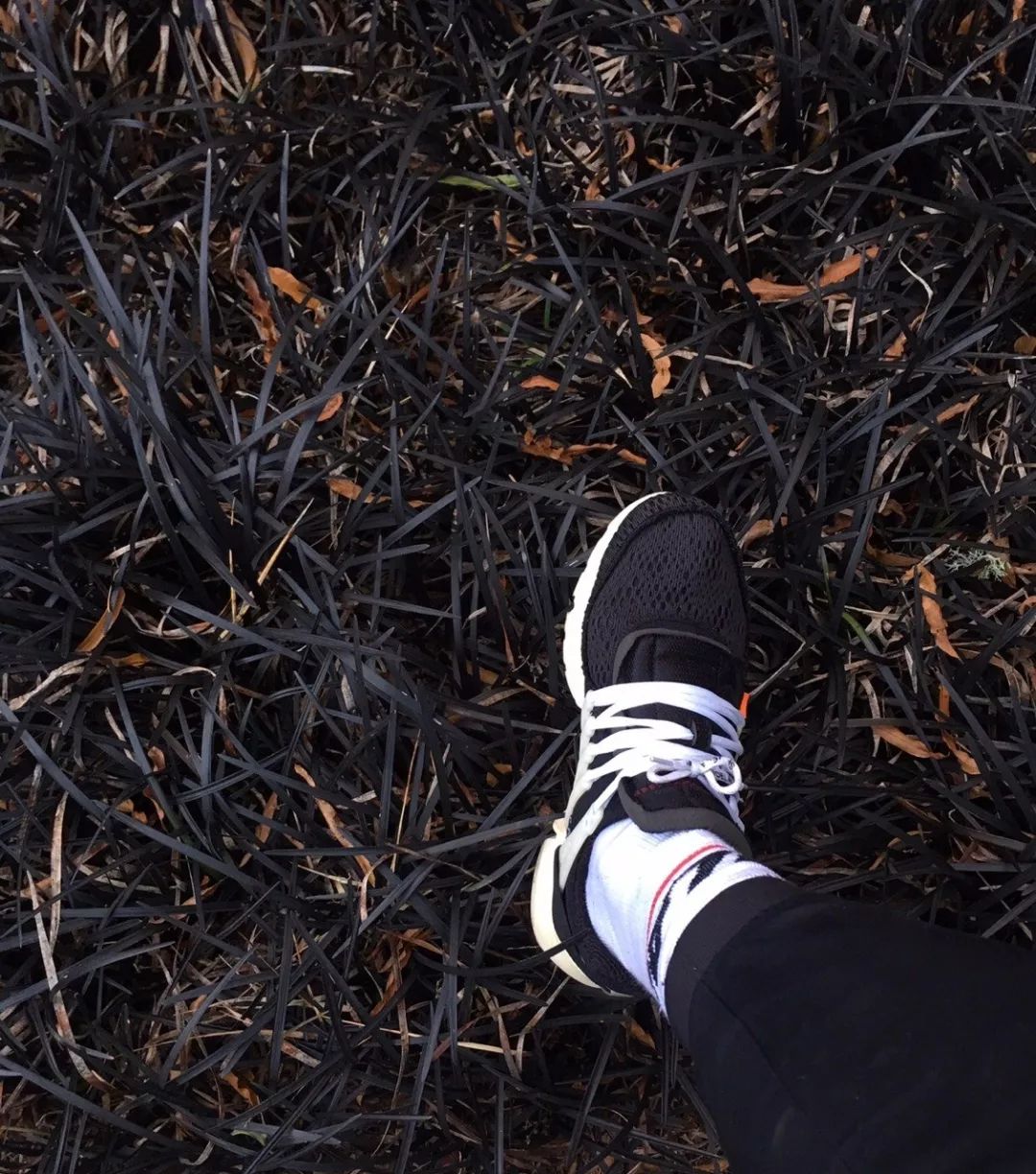 鸳鸯鞋怎样穿,穿鸳鸯鞋如何不尴尬