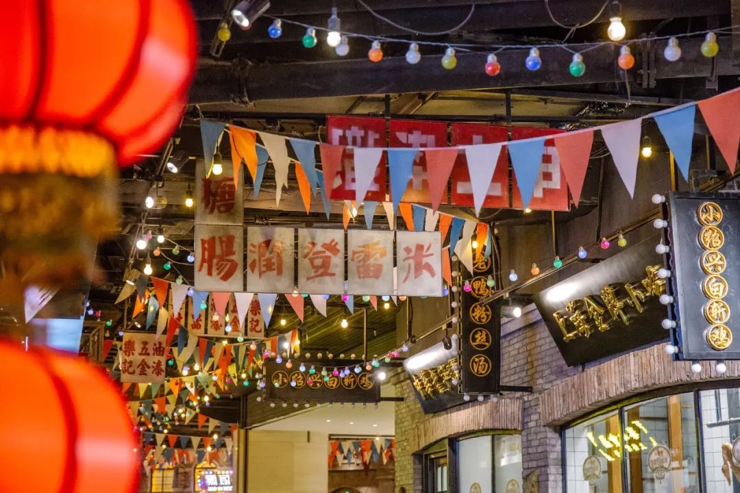 浦东新地标480米,上海浦东逛吃一条街