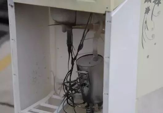 饮水机会不会自燃起火,饮水机引起火灾的原因