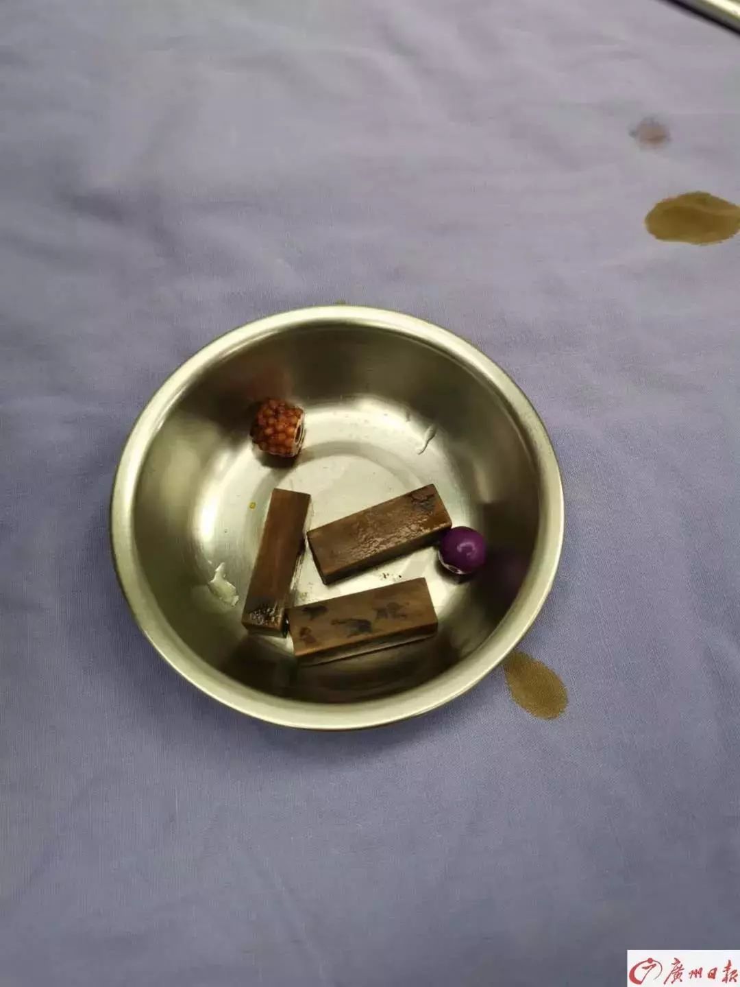 三岁女童身体散发臭味真相,妈妈发现女儿身上有臭味