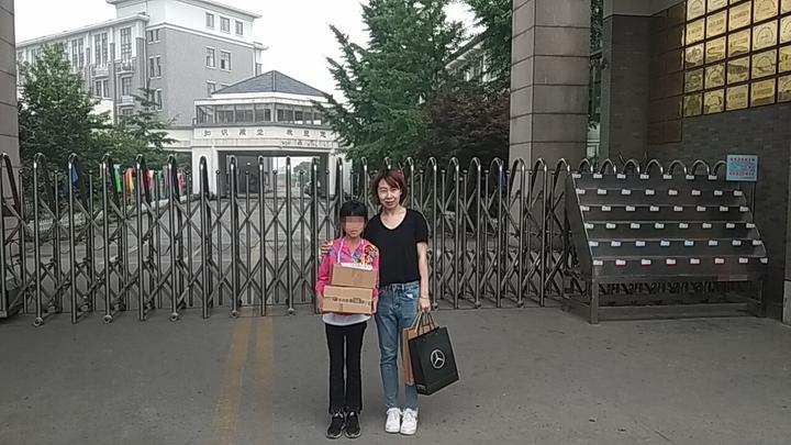 今天，海宁有61个小朋友收到神秘礼物，圆“小小心愿”