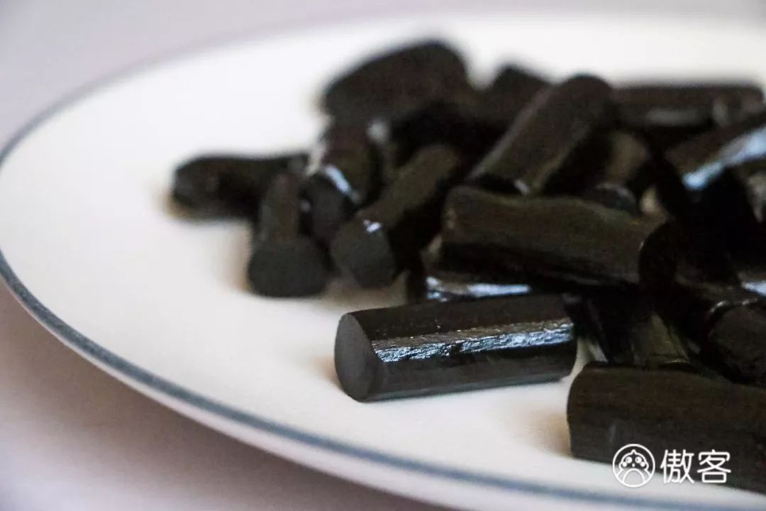 绝交！六一节竟然送我香菜薯片、虫子和卫生巾？