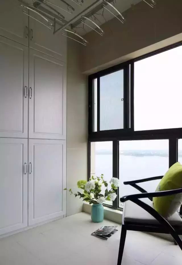 阳台上的天地柜,阳台上做橱柜地柜怎么做