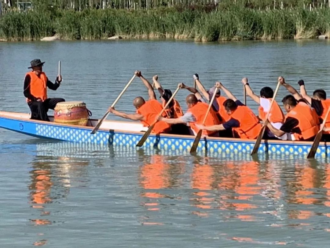 端午节赛龙舟包粽子视频,赛龙舟包粽子