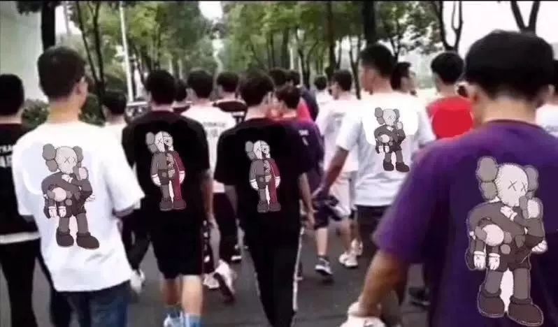 diorkaws联名香水,迪奥kaws联名黑色