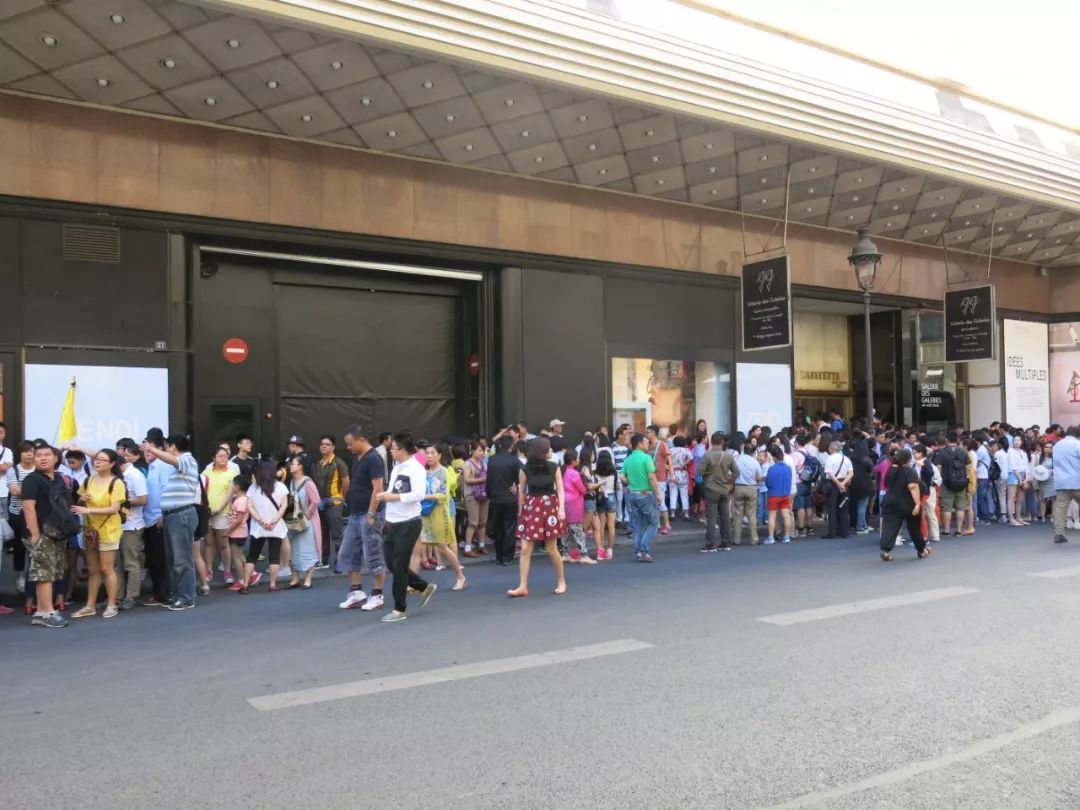 优衣库抢衣服打架,优衣库抢衣服事件