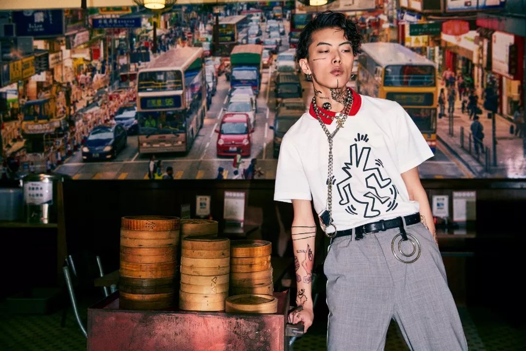 kaws优衣库2021补货,优衣库kaws联名t恤穿搭