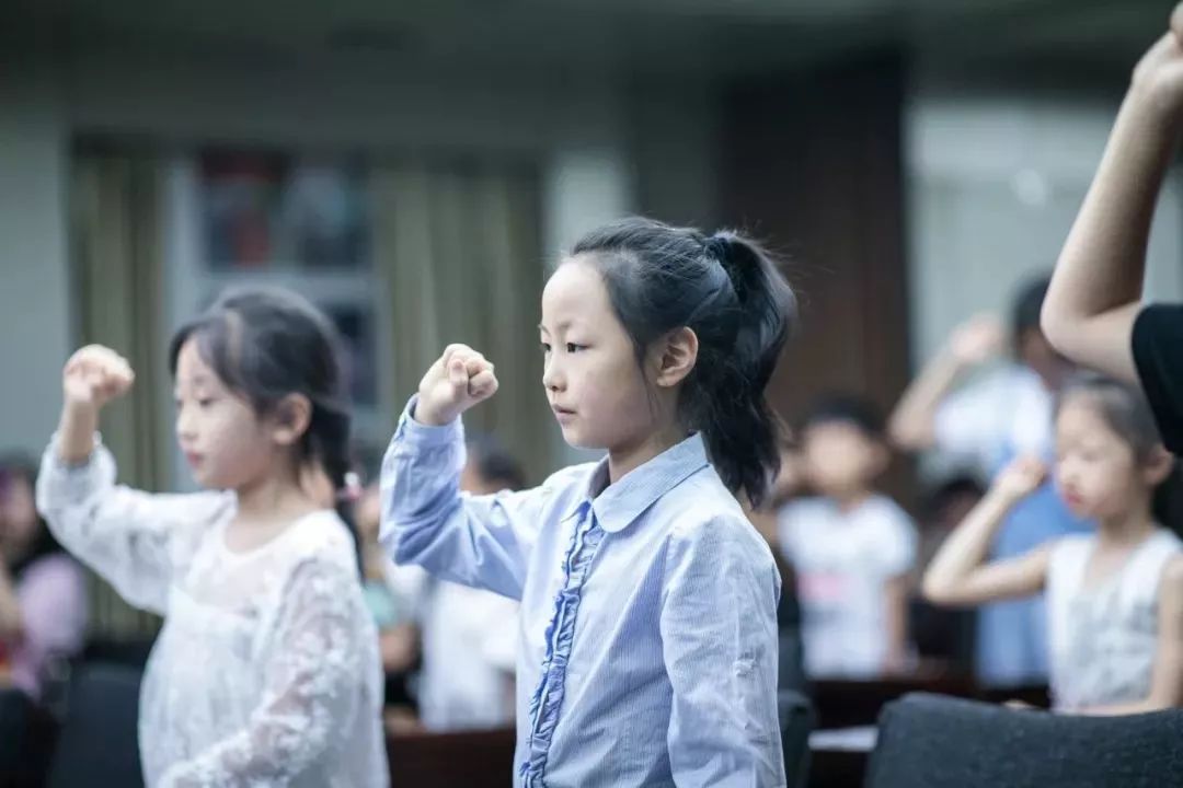 FM91.2蒲公英小记者团开团啦！首期实践带孩子探秘郑州电台