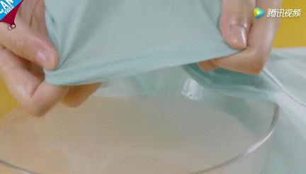 风油精滴点在衣服上有什么效果,风油精喷在衣服上会怎么样