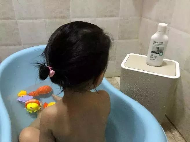 苦夏难捱如何让宝宝清凉度夏,夏天如何给宝宝保湿