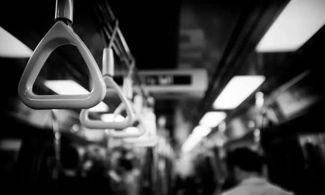 住手放开,放开那个女孩