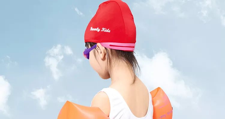 游泳儿童初学者应该准备哪种泳衣,初学游泳穿什么泳衣比较好儿童