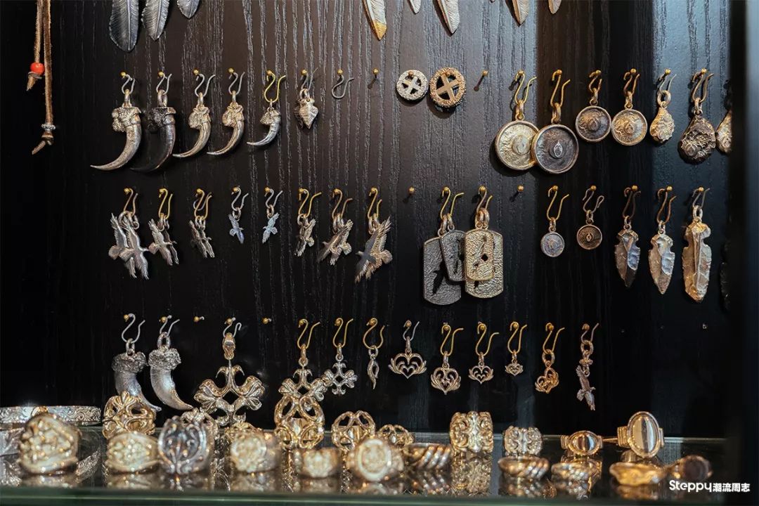 当你拿称重算钱的银饰比较之后，你就知道手工银饰贵在哪里