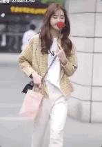 街拍搞笑迷惑行为,揭秘女生拍照的迷惑行为