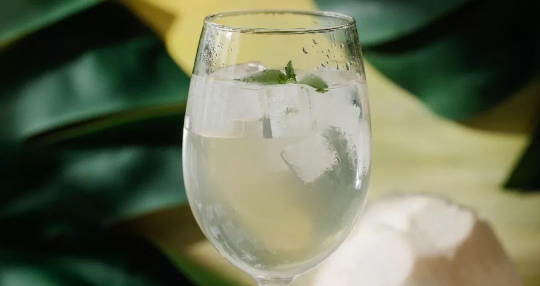 一到夏天就只剩半条命,一到夏天又把命交给了空调