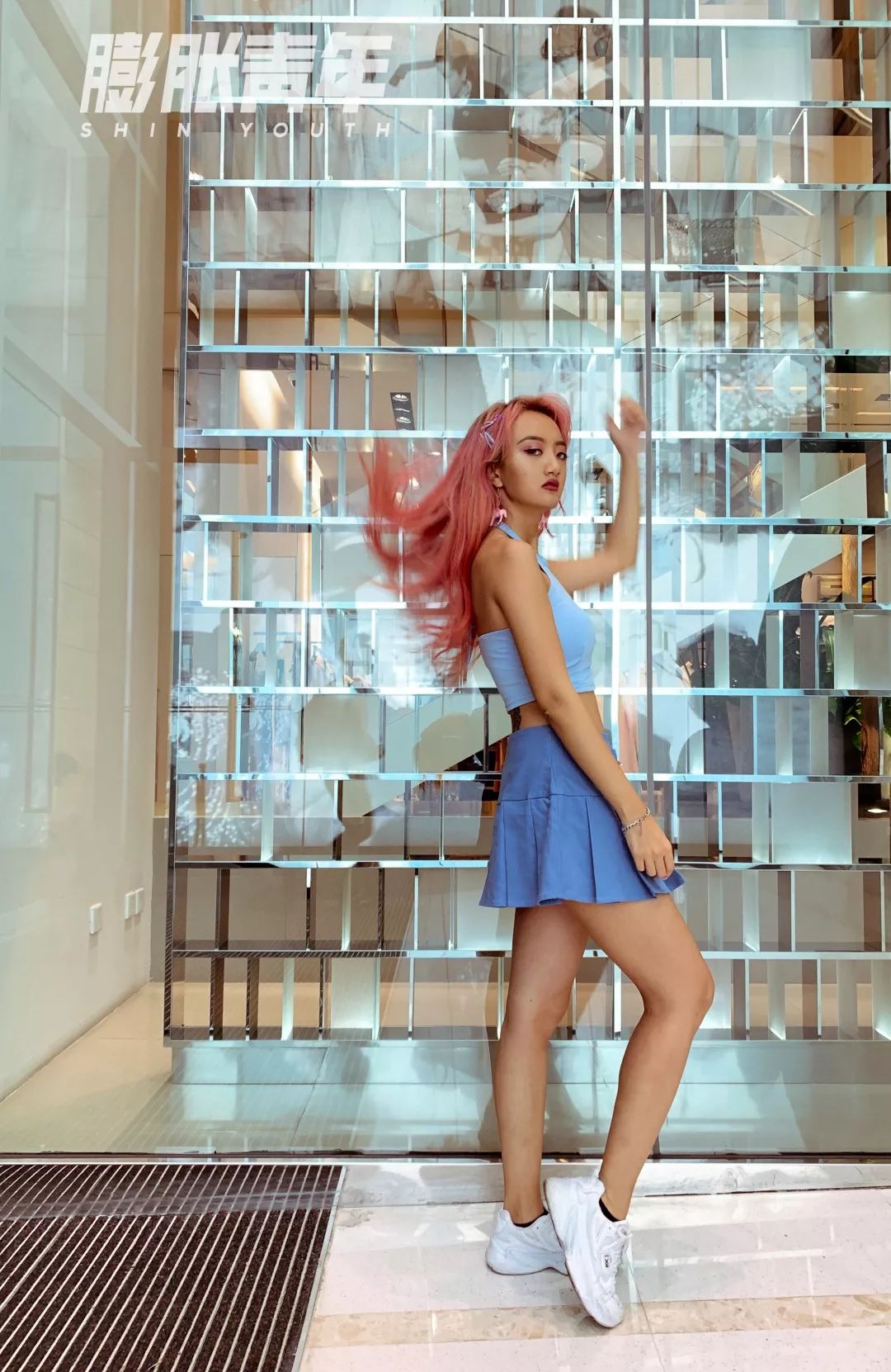 卡卡|欧美风大妞甜辣突袭～绝不退潮的糖果系穿搭攻略都在这