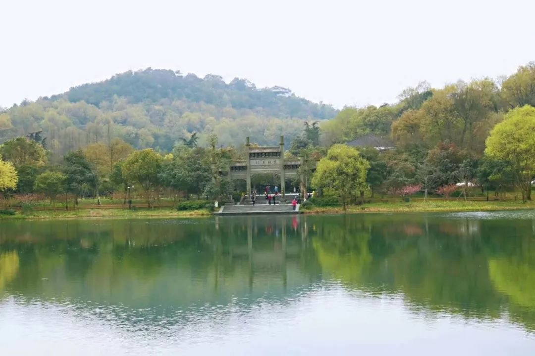 跟随杭州“自然大咖”的步伐，开启西湖秘境之旅！5天4夜，探索鲜为人知的寂静之地