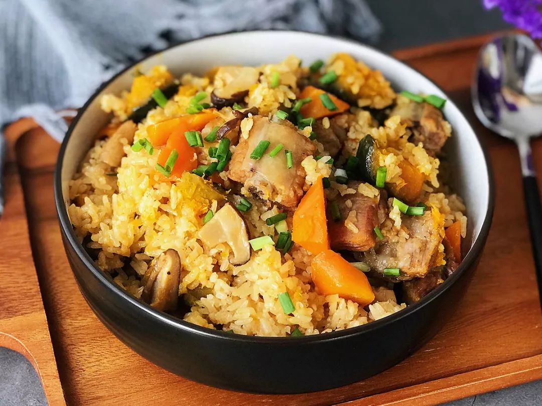 10分钟搞定的懒人焖饭有肉有菜 (懒人焖饭一锅就搞定重点是巨好吃)
