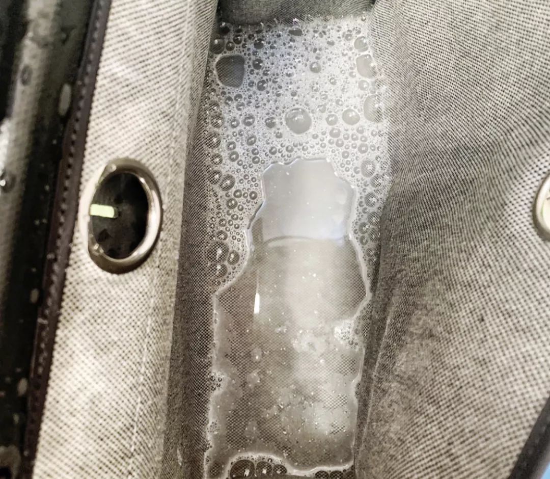 prada包包日常护理 (包包的护理方法和注意事项)