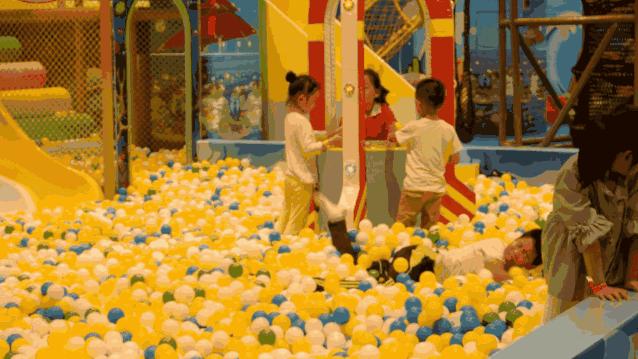 室内儿童游乐园非节假日,放假带小孩去的室内游乐场