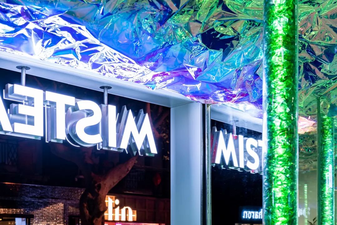 夏天来喝夏天的一杯奶茶,夏天在森林里喝咖啡