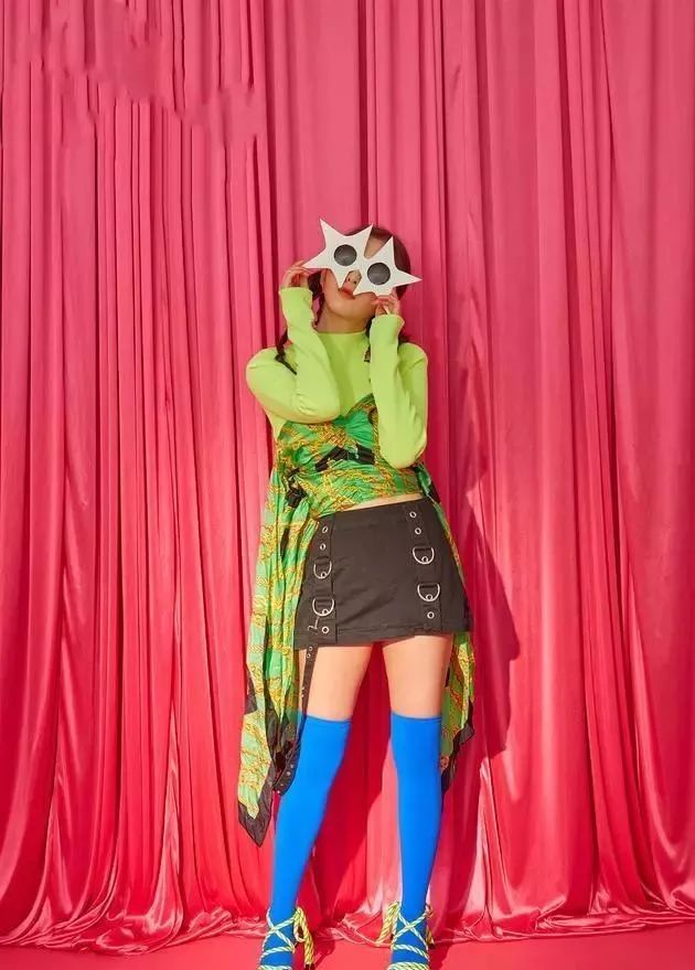 redvelvet回归概念照怪诞,redvelvet回归pose