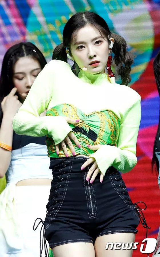 redvelvet回归概念照怪诞,redvelvet回归pose