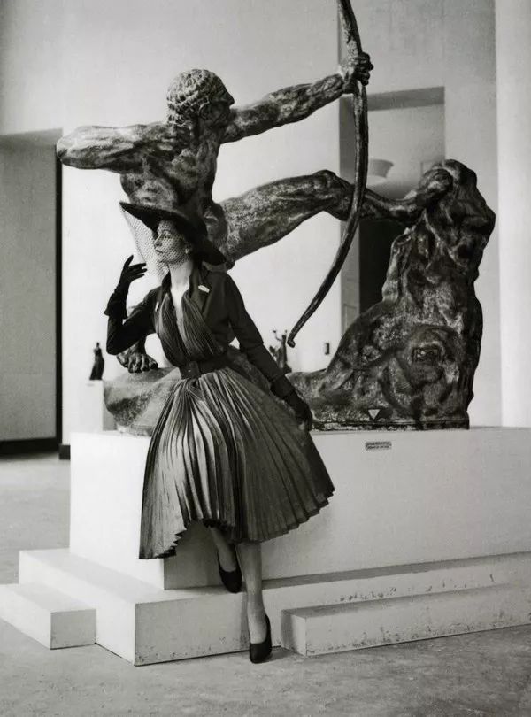 这位香奈儿的死对头，与迪奥先生齐名，打造出最原汁原味的法式优雅