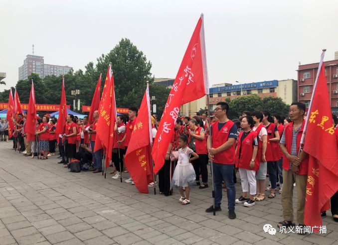 是真的！巩义街头捡烟头可以兑换文具、香皂、冰糕